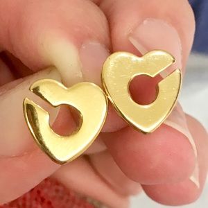 Beautiful Tory Burch Corazón studs!